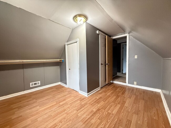 Building Photo - Single-Family Home Close to Henry Ford Hos...