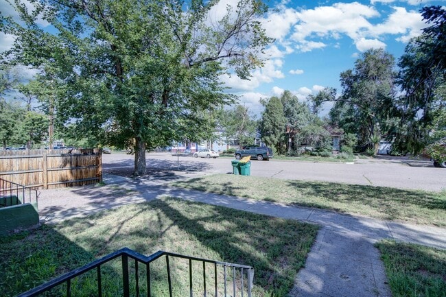 Building Photo - Turn of the Century Bungalow 1 bed, Downtown, 1 Block from CO College