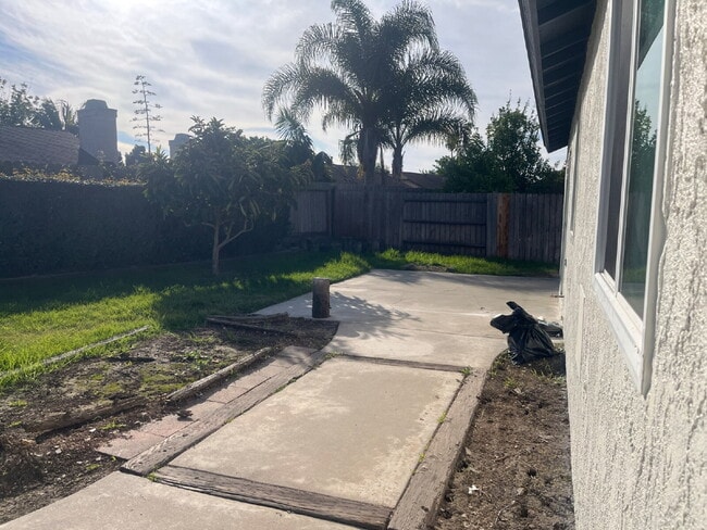 Building Photo - "Charming 4-Bedroom Coastal Retreat with 2 Baths"