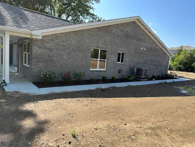 Building Photo - 5824 Norcroft Dr