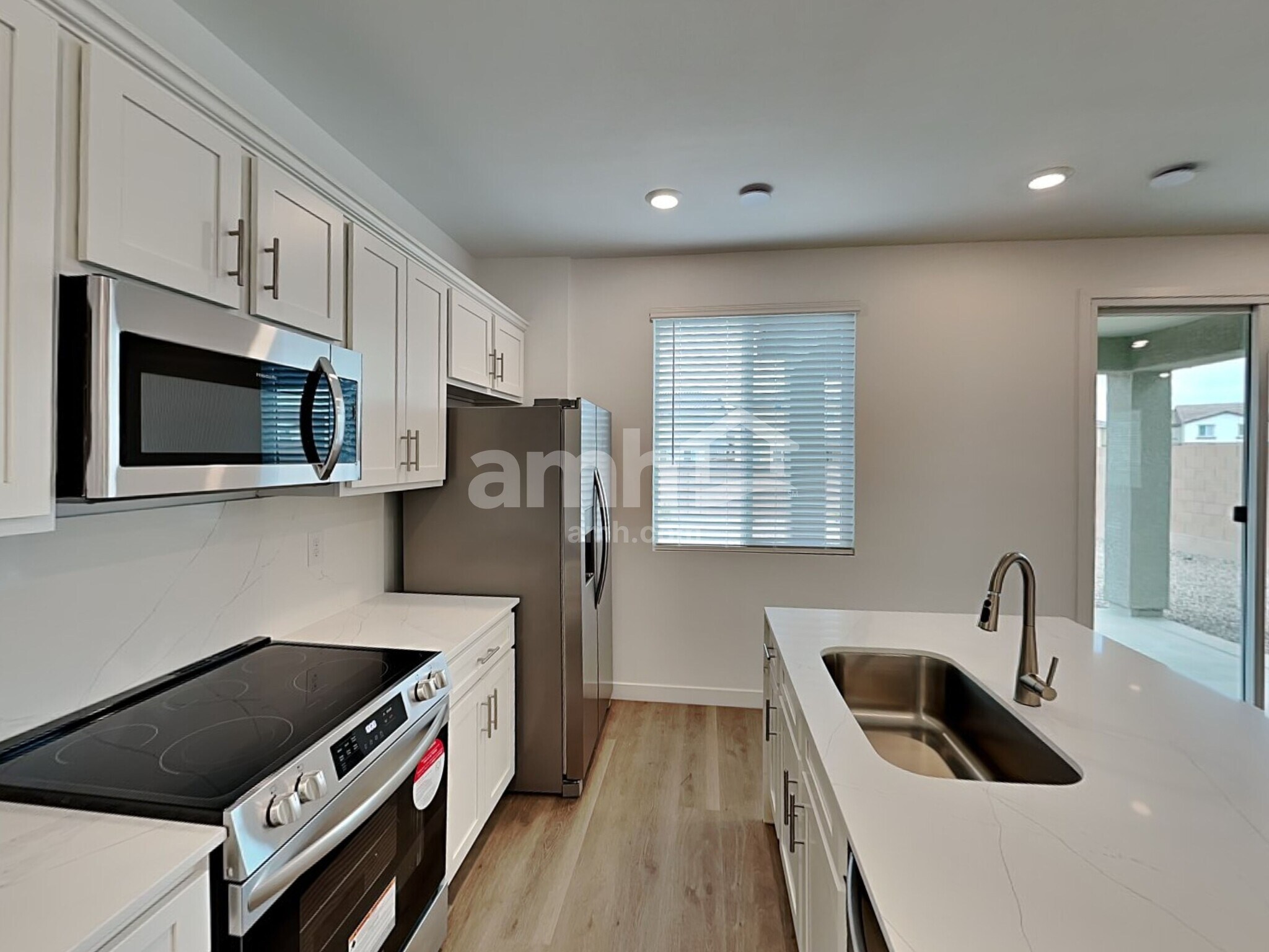 Building Photo - 6059 W Calle Palmitas