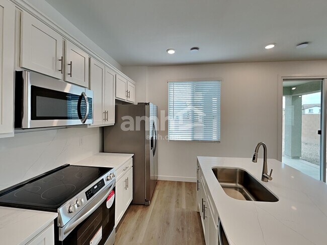 Building Photo - 9709 N Rancho Lozano