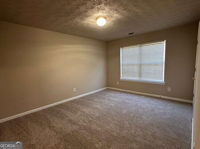 Building Photo - 305 Hulan Way