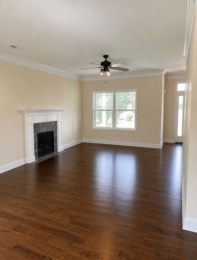 Building Photo - Maryville 37803 - 3 bedroom 2.5 bath home - Call Debra Johnson (865) 591-8281