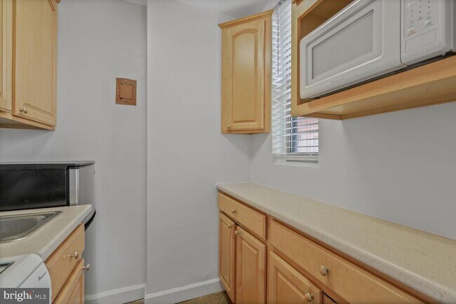 Building Photo - 1121 Arlington Blvd