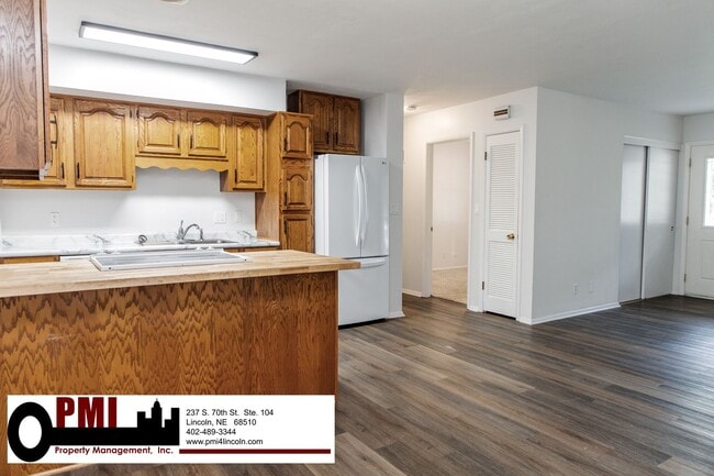 Building Photo - 8030 N Hazelwood Dr