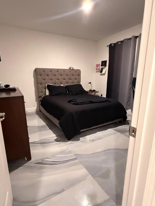 Building Photo - 878 SW Haas Ave