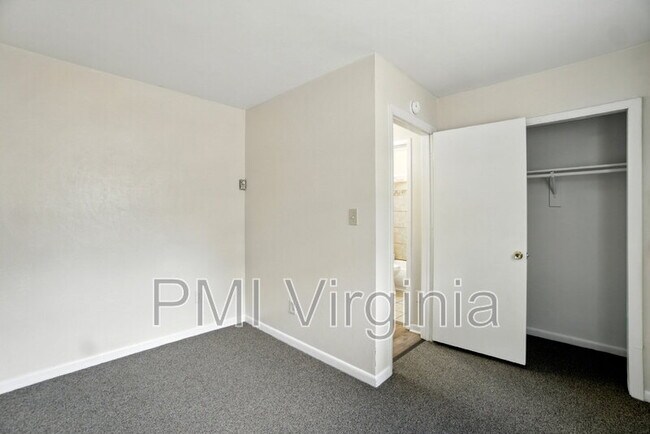 Building Photo - 9563 15th Bay St