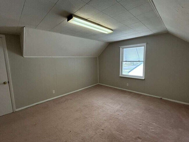 Building Photo - 26901 Farringdon Ave