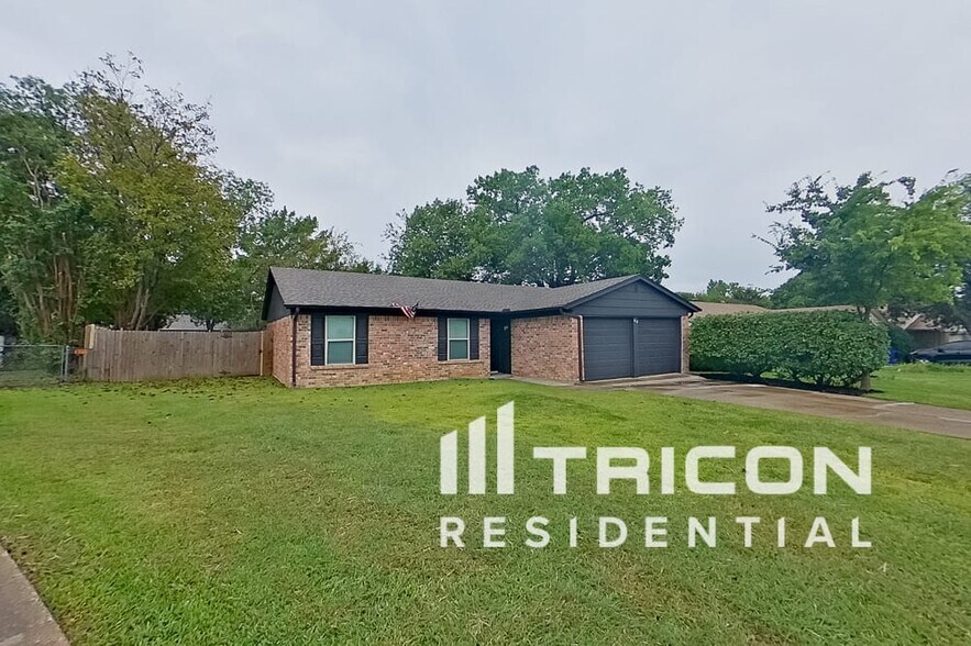 Building Photo - 612 Circleview Dr