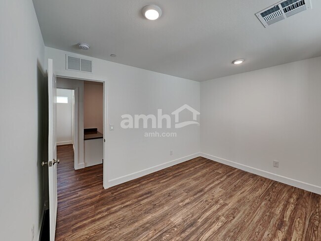 Building Photo - 3360 Blodwen St