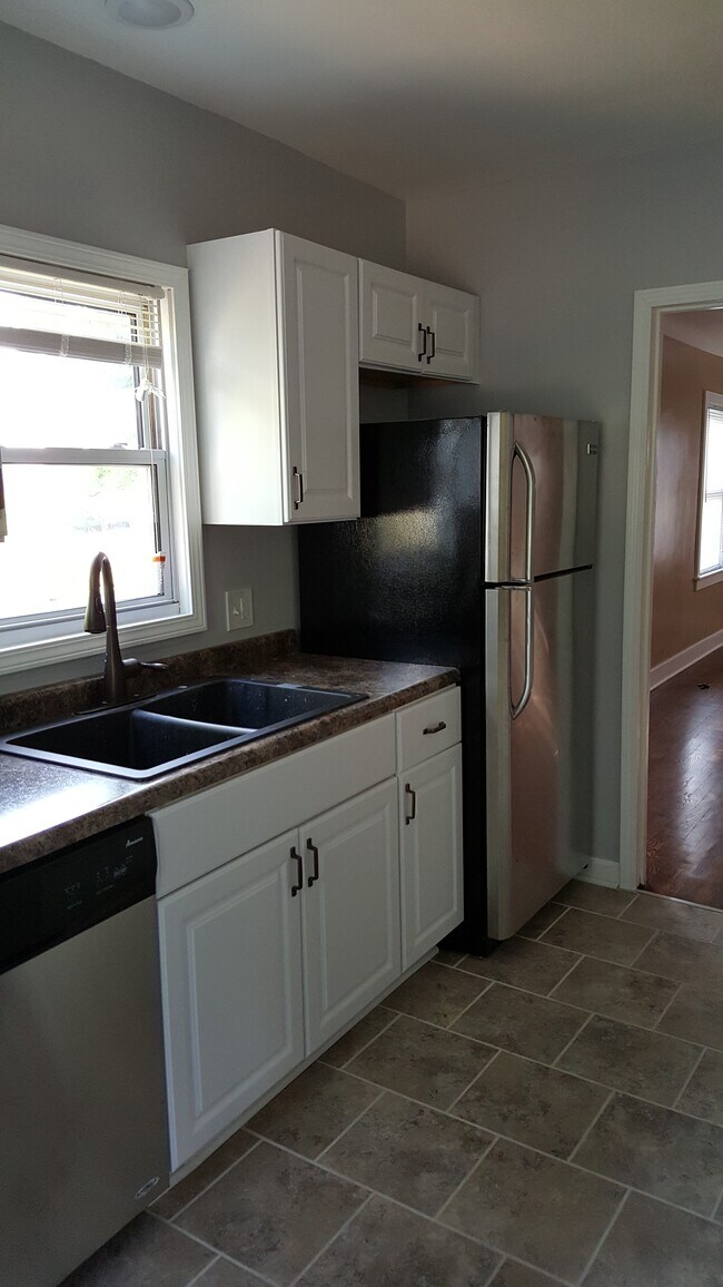 Building Photo - 710 Mahlon St