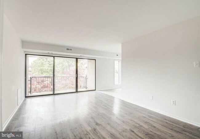 Building Photo - 11051 Camfield Ct