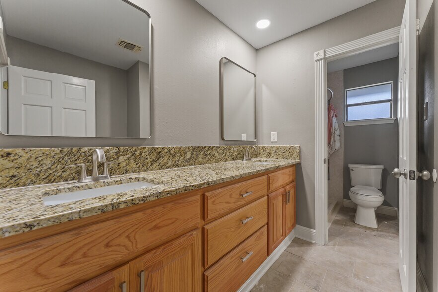 Building Photo - 601 Rue Cannes