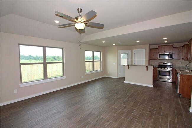 Building Photo - 471 Barbet Dr