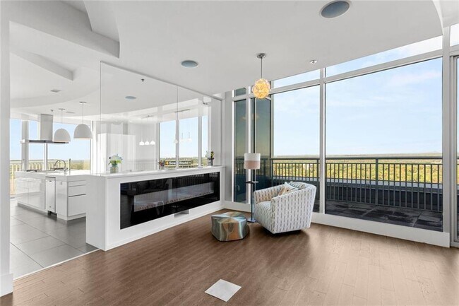 Building Photo - 3338 Peachtree Rd NE