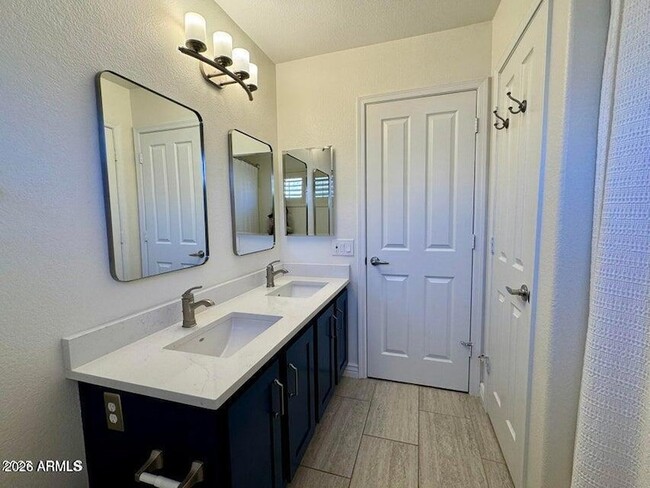 Building Photo - 1405 E Goldenrod St