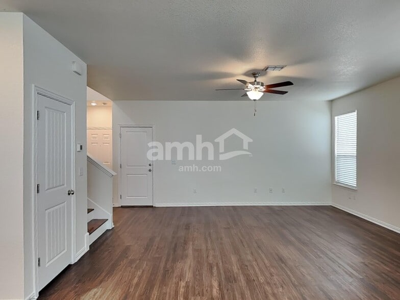 Building Photo - 2733 Wolfcreek