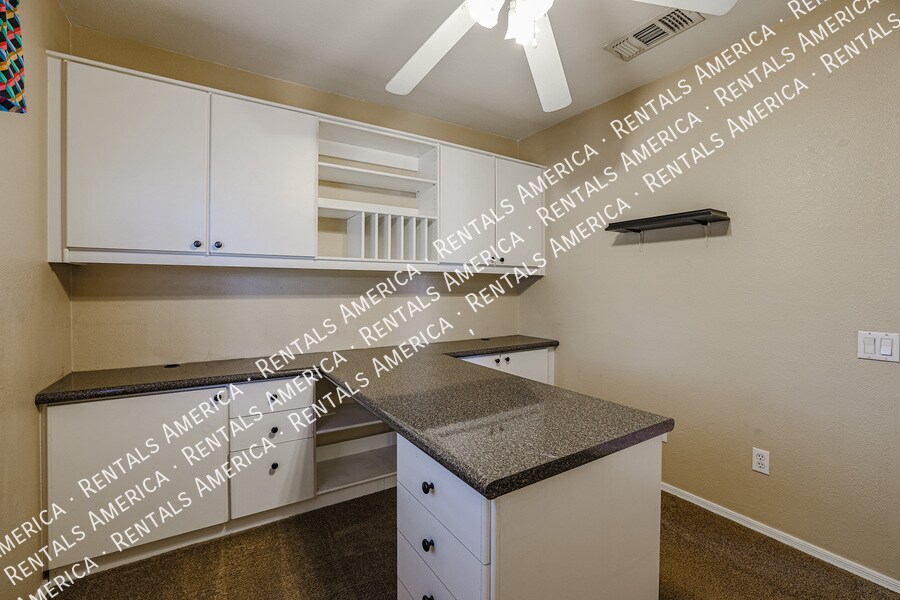 Building Photo - 6325 W Potter Dr