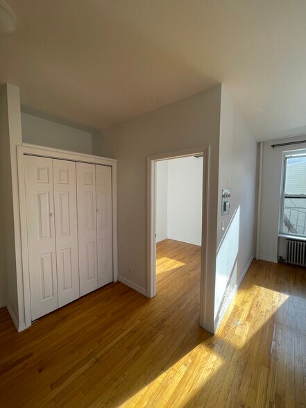 Building Photo - 16 Conselyea St