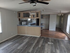 Building Photo - 840 Jenkins Rd