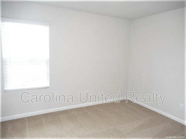 Building Photo - 2101 Talbert Ct