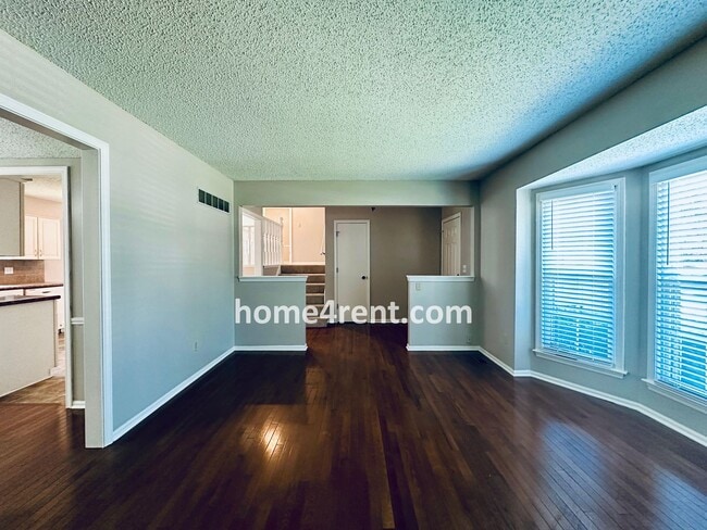 Building Photo - A Beautiful Olathe Home in a Quiet Neighbo...