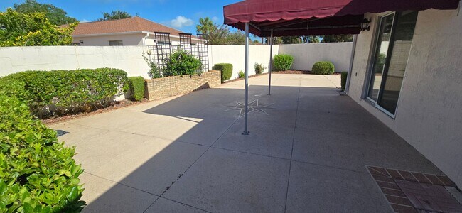 Building Photo - Prime Location – Just Minutes from Lake Sumter Landing and Spanish Springs!