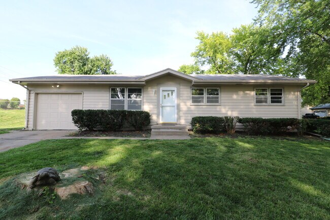 Primary Photo - 1409 Thomas Dr