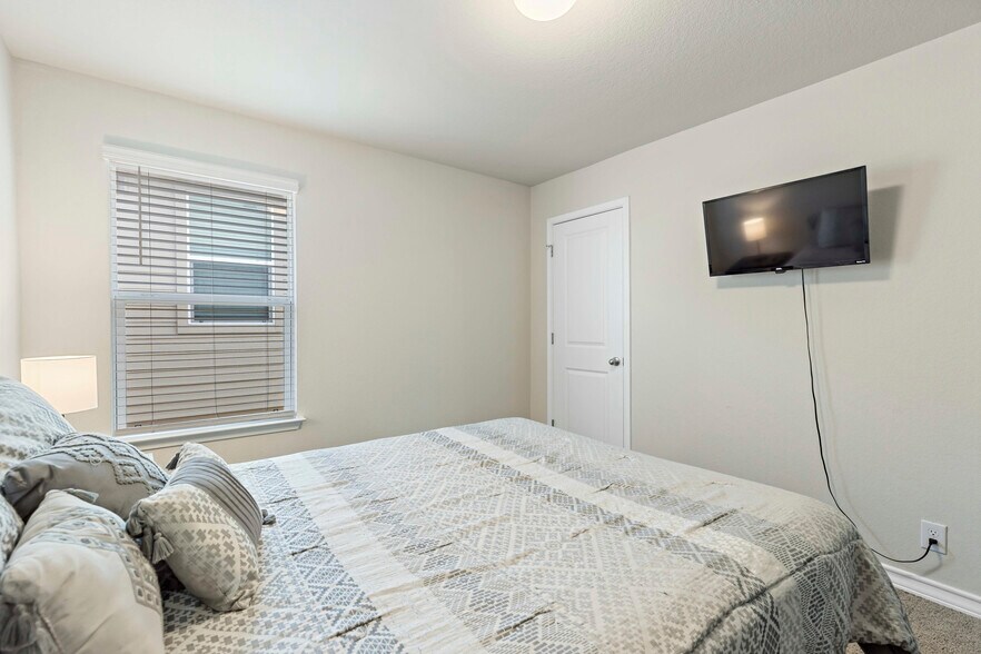 Building Photo - 4773 Chalk