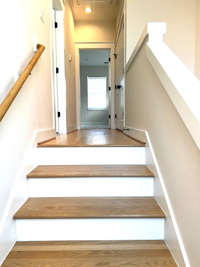 Building Photo - 5338 Donovan Gdns Ln