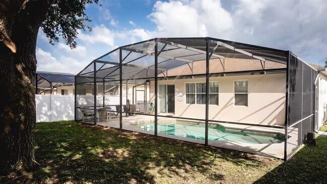 Building Photo - 750 Kettering Rd