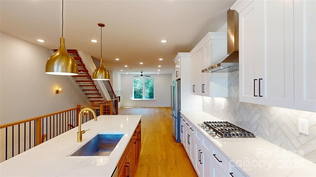 Building Photo - 156 Mattoon St