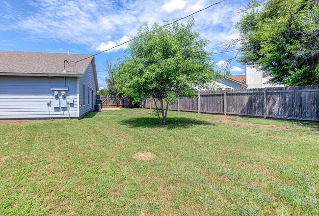 Building Photo - 1603 Dale Cove