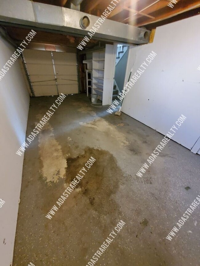 Building Photo - Spacious Home in Hickman Mills School Dist...