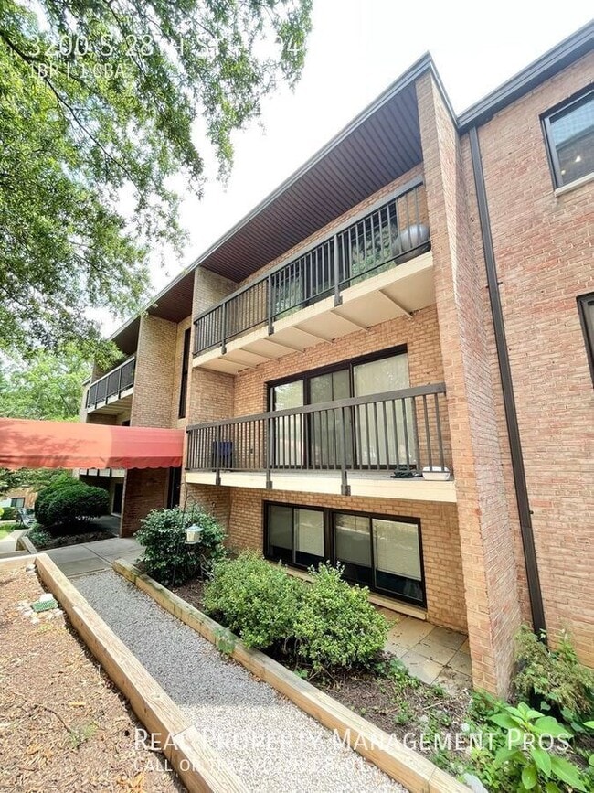 Building Photo - 3200 S 28th St