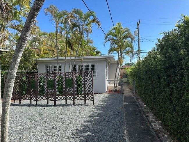 Building Photo - 3630 SW 26th St