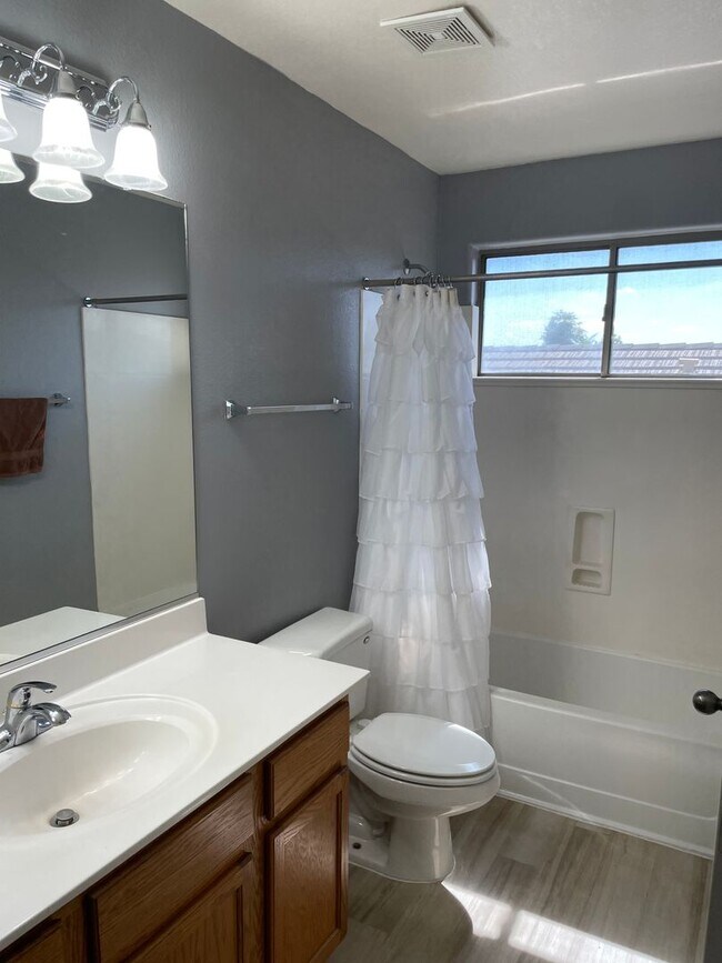 Building Photo - 12411 W Rancho Dr