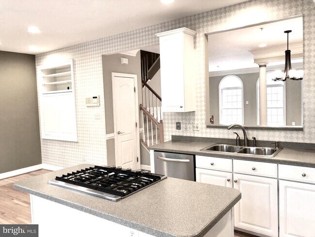 Building Photo - 6402 Spring View Pl