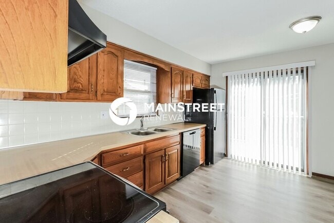 Building Photo - 3 Bedroom Pet-Friendly Home in Independence, MO with Main Street Renewal