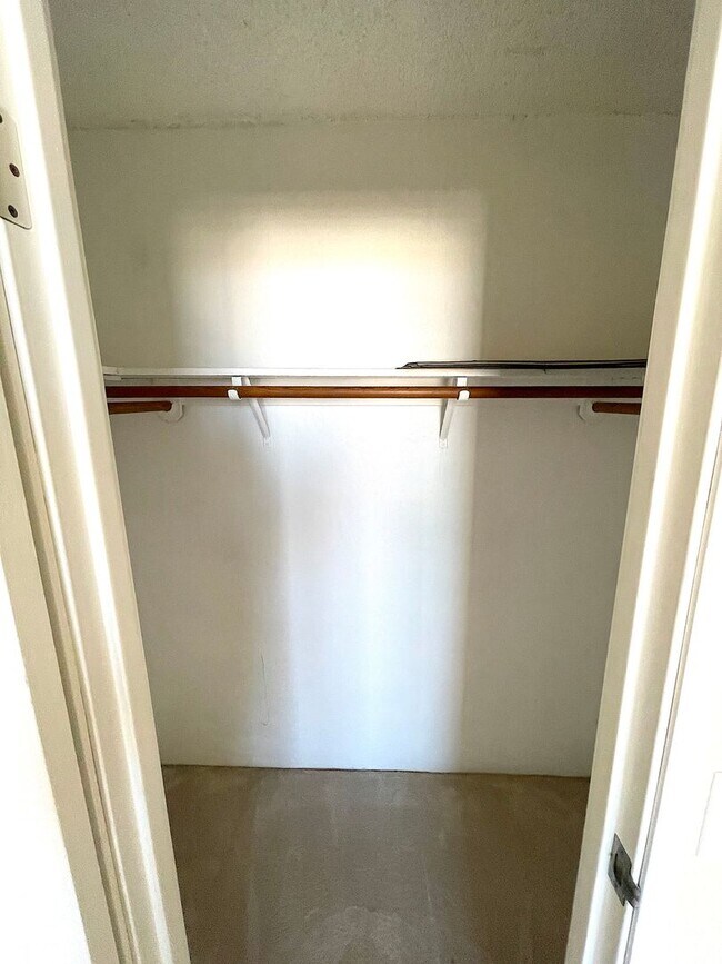 Building Photo - Spacious 2 bed 1.5 bath condo in Oakland's Chinatown. Amazing views. Must see.