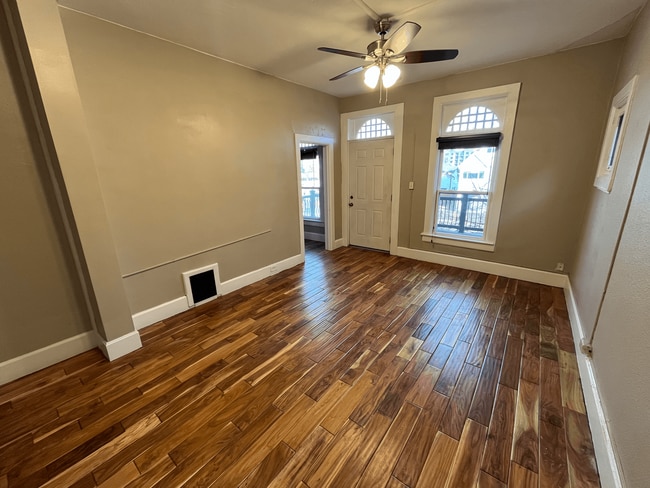 Building Photo - $1000 Move in Special - Beautiful 2 bed 1 bath in unit W/D, renovated kitchen, walkability!