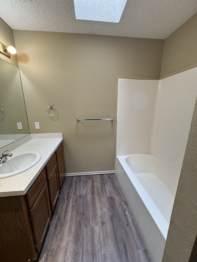 Building Photo - House Located Near Shadow Hills Golf Cours...