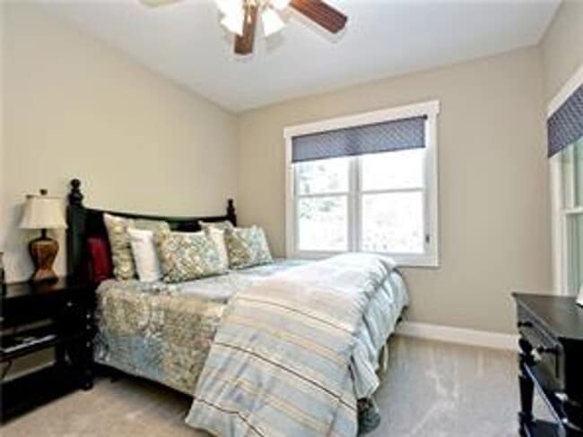 Building Photo - 804 E 47th St