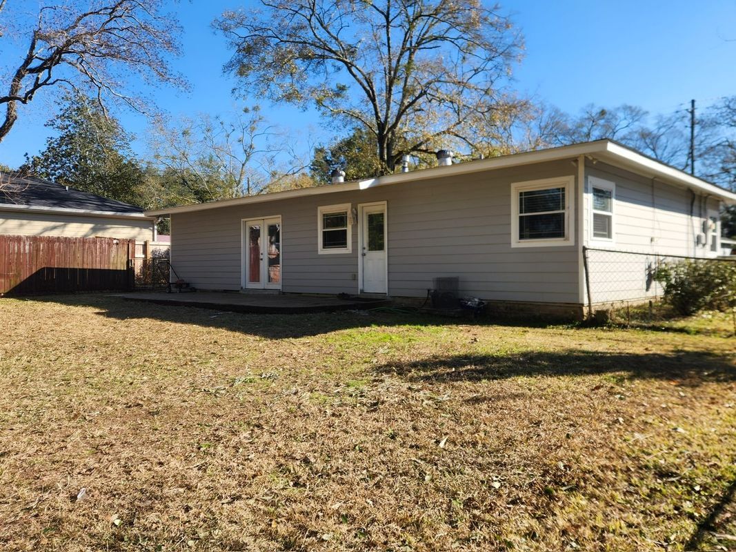 Building Photo - 4156 Palmdale Dr