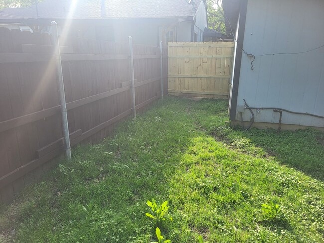 Building Photo - Garage Apartment