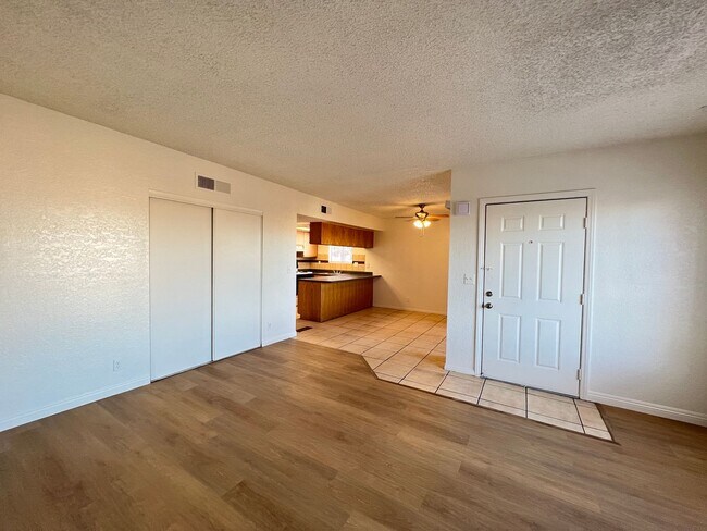 Building Photo - Sierra Oeste