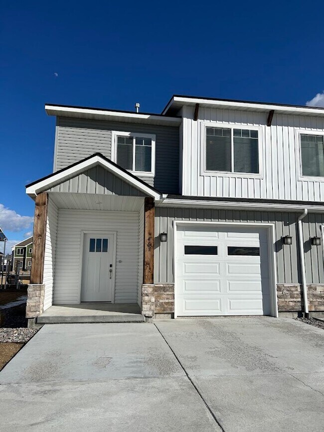 Building Photo - Huckleberry Townhomes