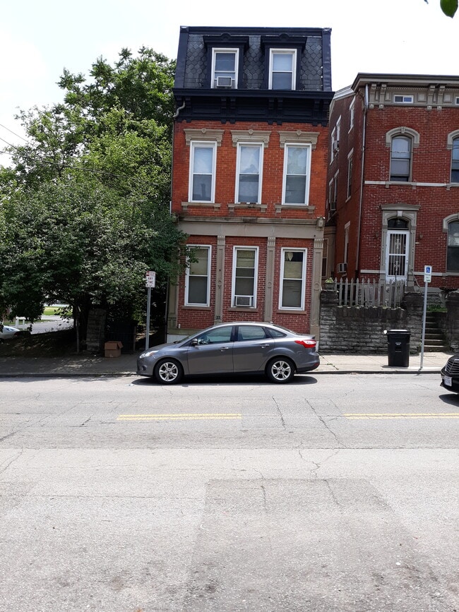 Building Photo - 111 E University Ave