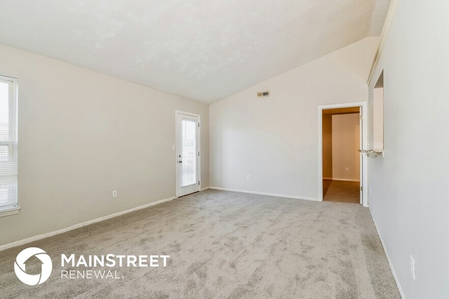 Building Photo - 9611 Combs Ln